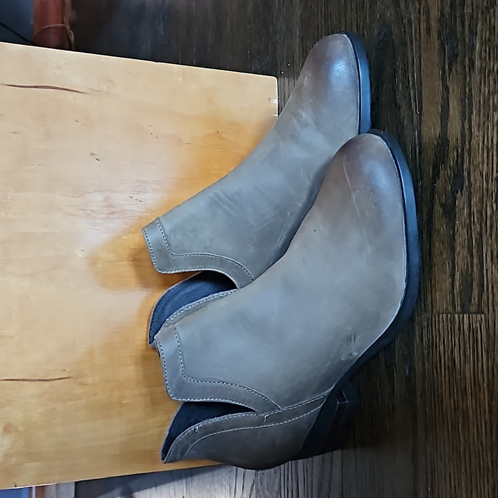 Sorel Brown Leather Booties Sz 10